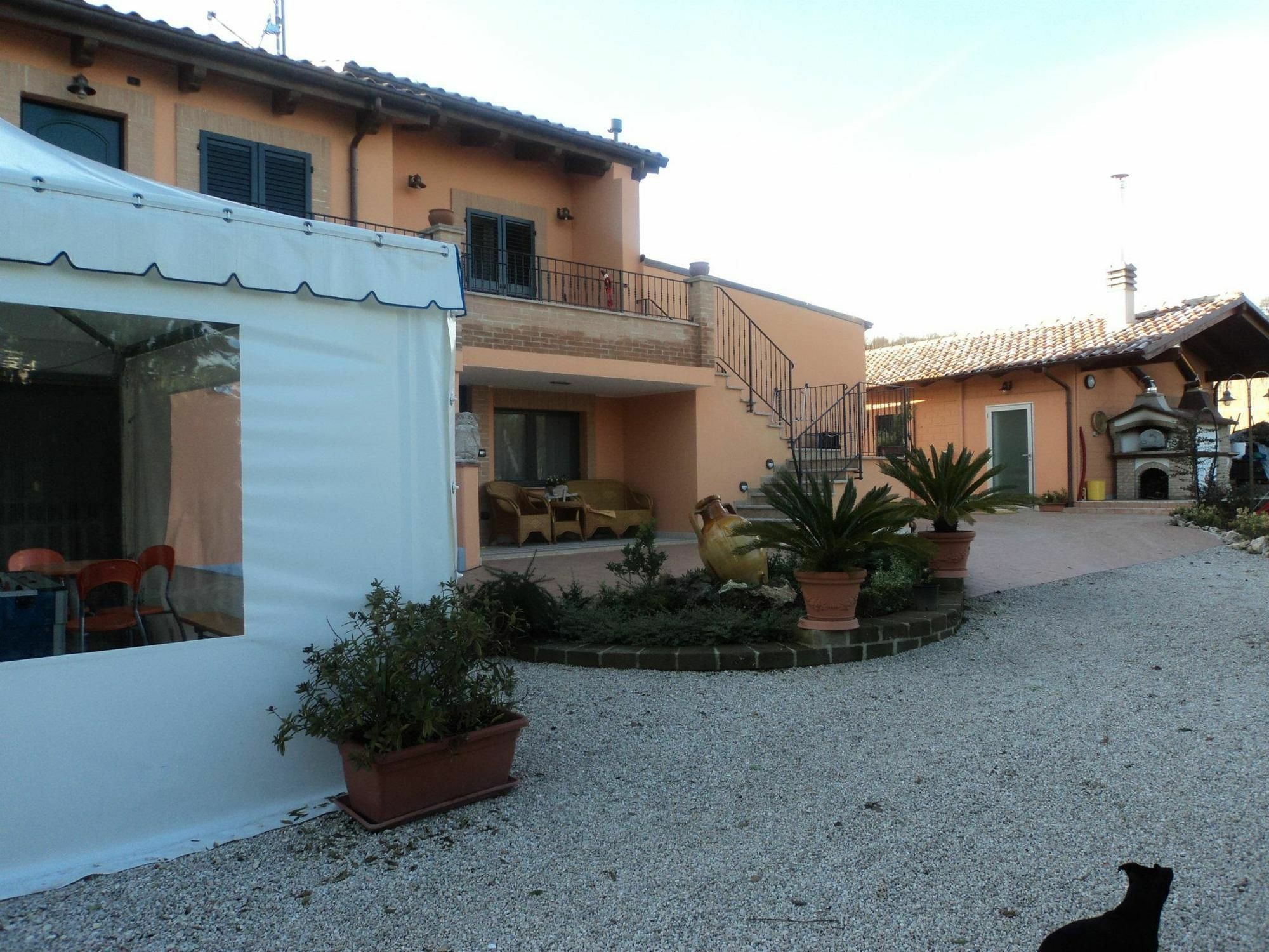 Agriturismo Le Vigne 페르모 외부 사진
