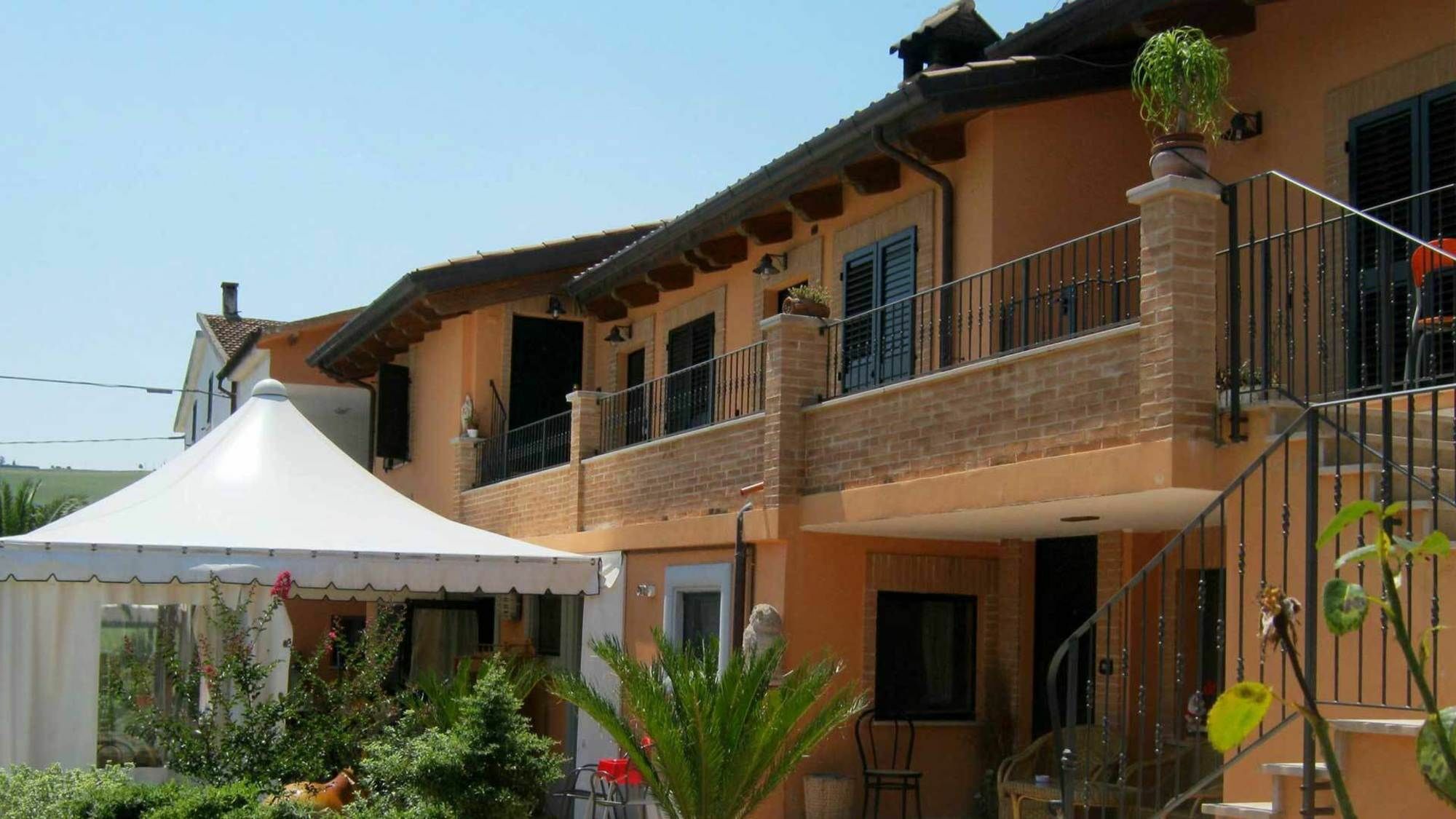 Agriturismo Le Vigne 페르모 외부 사진