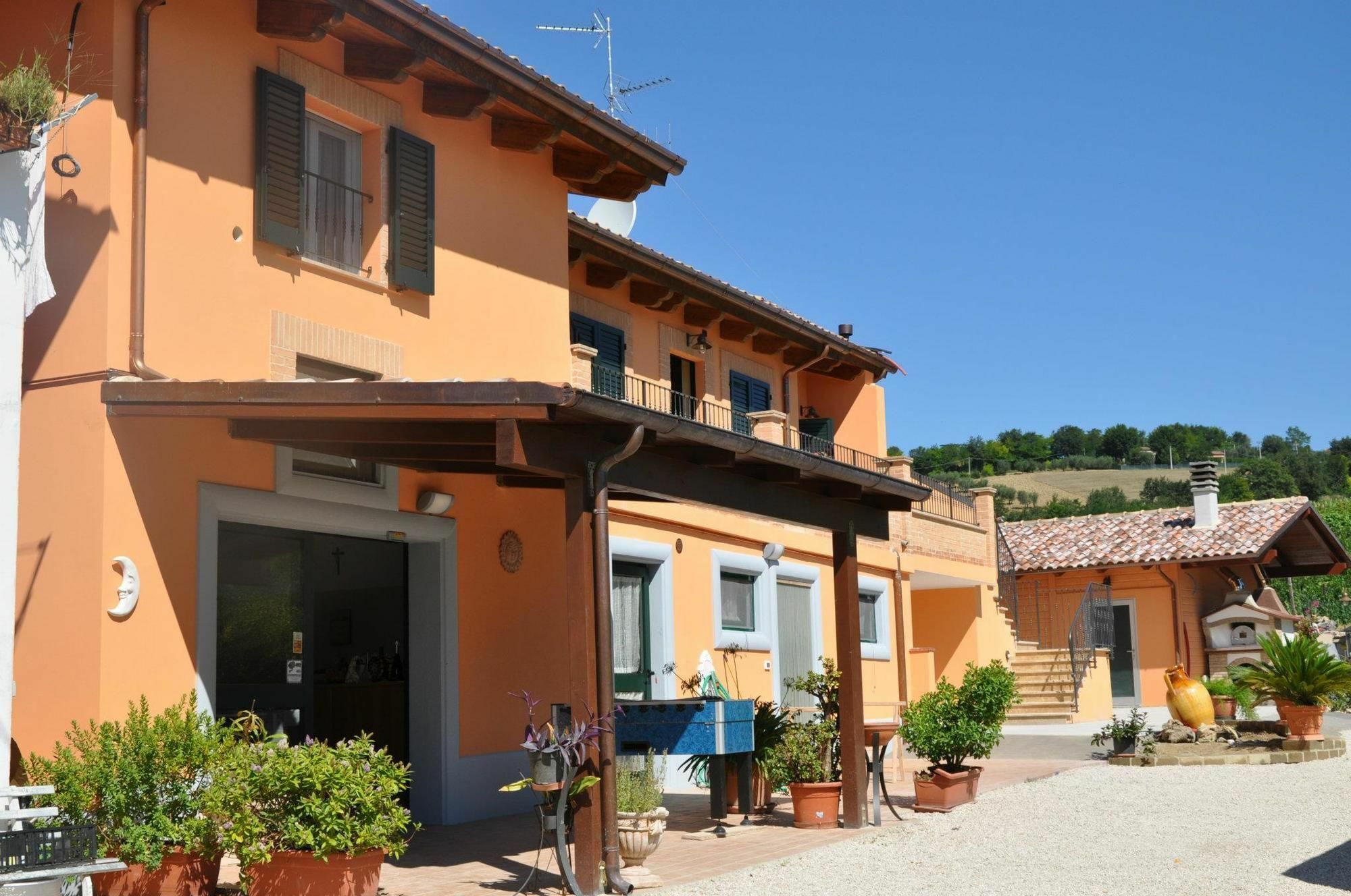 Agriturismo Le Vigne 페르모 외부 사진