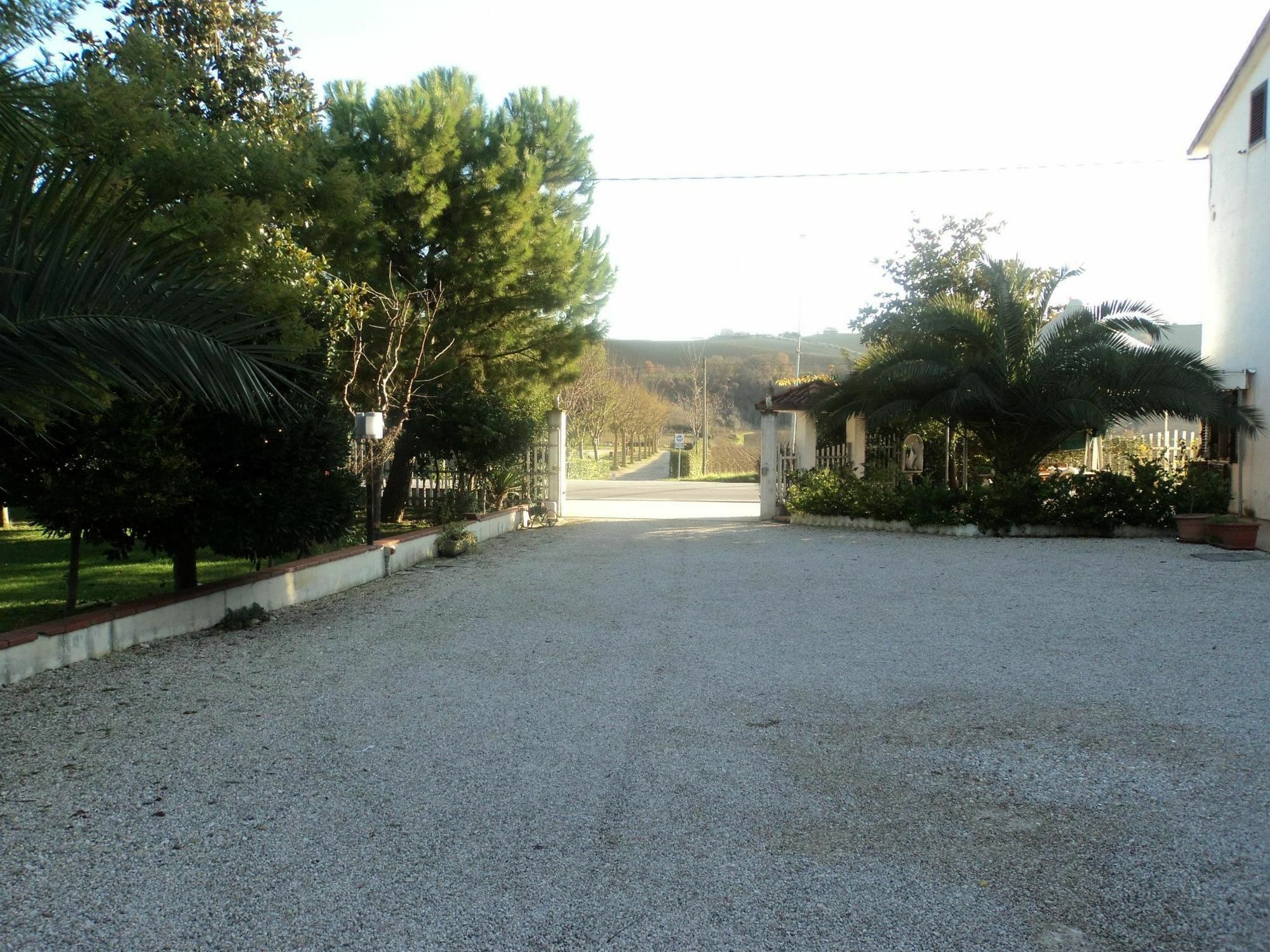 Agriturismo Le Vigne 페르모 외부 사진